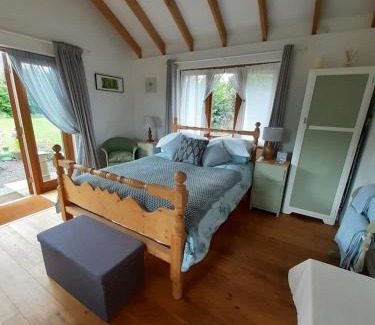 Sidlesham Bed & Breakfast | Three Oaks Nursery