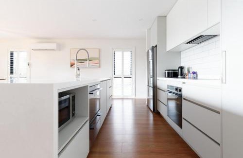 Launceston CBD House | Three-Story Haven City Views & Near Gorge