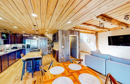 Ponderosa Trails House | Three-story mountain-view home with fireplaces, washer/dryer, AC, dog-friendly!
