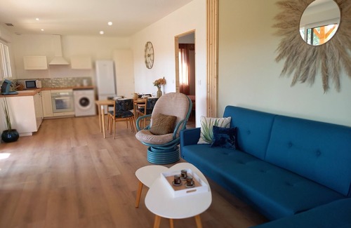 Grayan-Et-L'Hopital House | Three wooden houses with terraces near the ocean