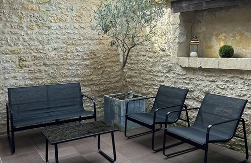 Centre Ville House | TI ST BARTH - Ideal home for telecommuters and professionals Niort 2-bedroom house