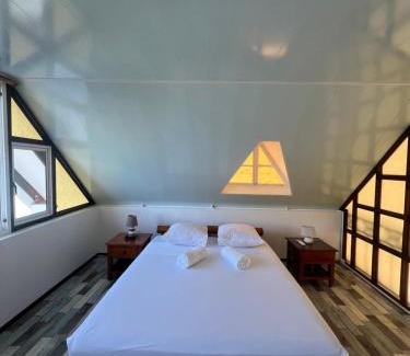 Teahupoo Ski Chalet | Tiare, vue sur la Baie de Faaroa