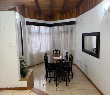 Villa Bonita Bed & Breakfast | Tico Airport B&B