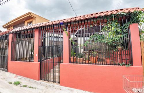 Villa Bonita Bed & Breakfast | Tico Airport B&B
