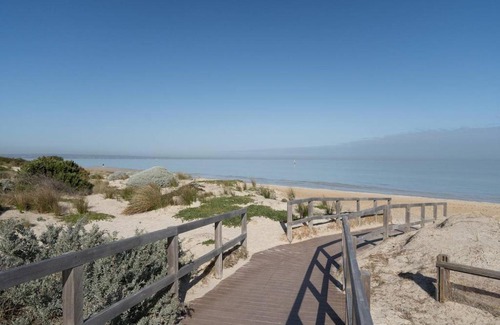 Bonbeach Apartment | 'Tides and Treasures' Unveil a Bonbeach Beachfront Bliss