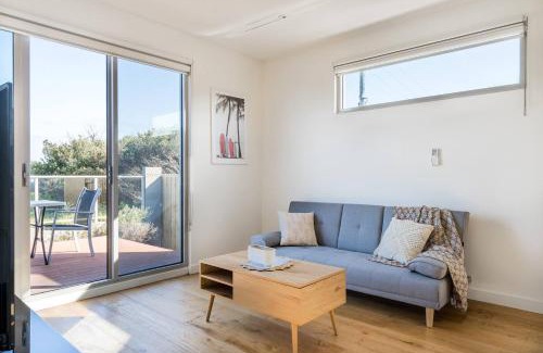 Bonbeach Apartment | 'Tides and Treasures' Unveil a Bonbeach Beachfront Bliss