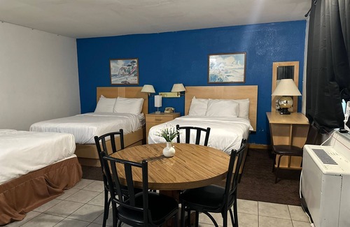 Lattingtown Hotel | Tides Motor Inn at Stehli Beach
