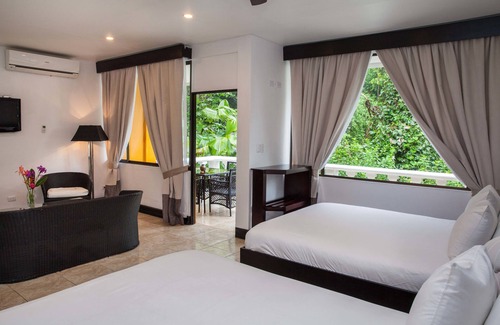 La Fortuna Hotel | Tifakara Boutique Hotel & Birding Oasis