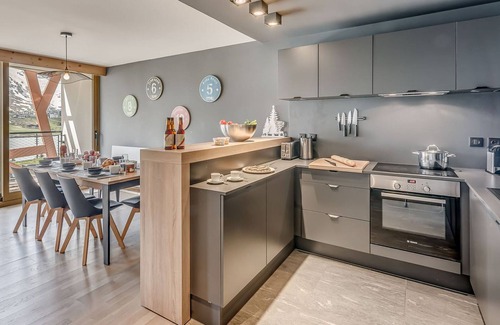 Tignes le Lac Apartment | Tignes: Stunning 5-room apartment for 8 with south balcony and hotel services