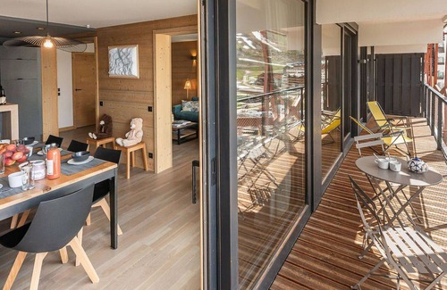 Tignes le Lac Apartment | Tignes: Stunning 5-room apartment for 8 with south balcony and hotel services