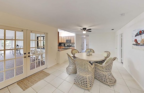 Riverbend Country Club House | Tiki Retreat