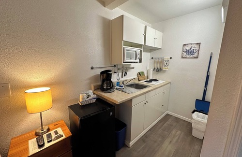Yachats Hotel | Tillicum Beach Motel (Deane's Oceanfront Lodge)