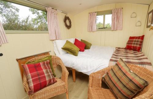 Llanfihangel Tal-y-llyn House | Tilly Gypsy-style Caravan Hut