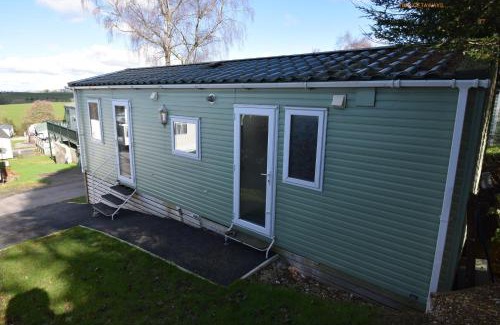 Fence Resort | Tim's Getaways Super Caravan A2, Todber Valley Caravan Park