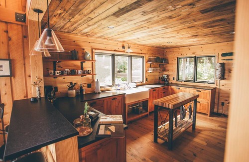 Lutsen Cottage | Timber-frame Beach Chalet on Lake Superior between Lutsen and Grand Marais