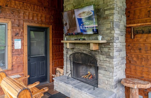 Topton Cabin | Timber Ridge-2 Bedroom, Pet Friendly, Luxury Cabin Rental, Panoramic Mountain Views, High Speed Internet, Rafting, Horseback Riding-Nantahala NC