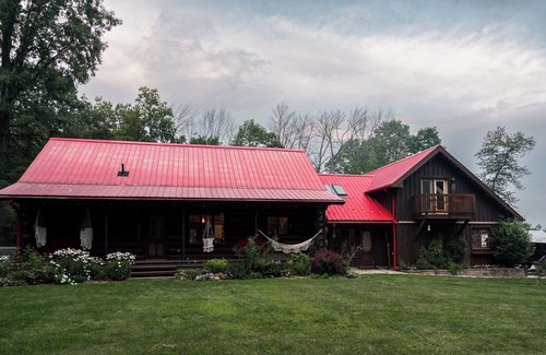 Centre Wellington House | Timber Sky Estate - Family & Pet-Friendly Log Cabin in Elora