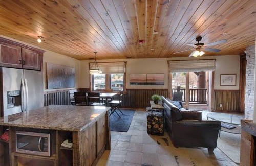 McCall House | TimberCrest Downtown Lakeview Condo South by Casago McCall - Donerightmanagement