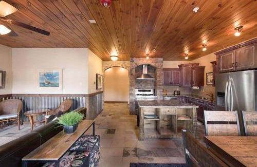 McCall House | TimberCrest Downtown Lakeview Condo South by Casago McCall - Donerightmanagement