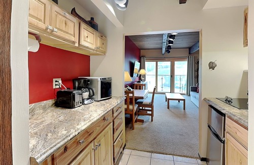 Snowmass Village Condo | 🌲Timberline 216 Studio Deluxe ~ Hot Tub~Pool~WiFi~Ski-in/out~Local Shuttle🌲