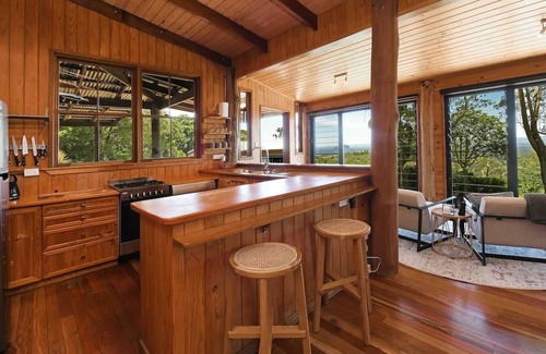 Bald Knob House | Timbertop Retreat - a hilltop retreat minutes from Maleny