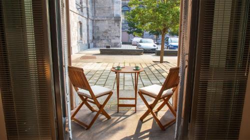 Plymouth Apartment | Timeless Quarters within Royal William Yard