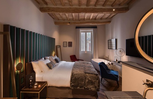Old Town House | Times Suites & Bar