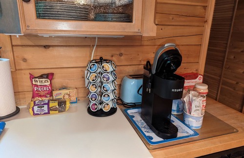 Lubec Cabin | Tiny cabin BIG CHARM/Military discount/Fire pit/ Beach/No pet fee
