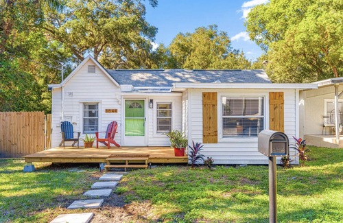 Clearwater Cottage | Tiny Cottage nLocation, Location, Location.n