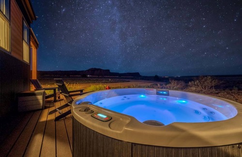 Kanab House | Tiny Home w/Panoramic Views, Hot Tub, Near Zion