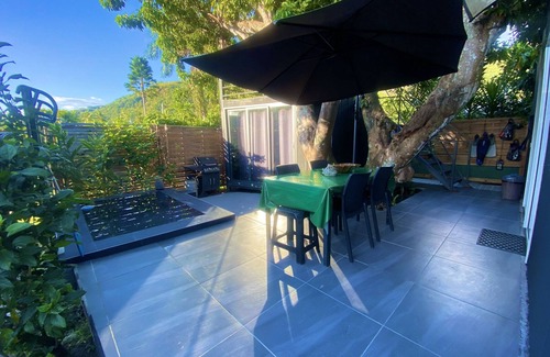 Punaauia House | Tiny house by the beach with its private pool