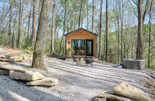 Sparta House | Tiny House Retreat with Hot Tub & Near Waterfalls
