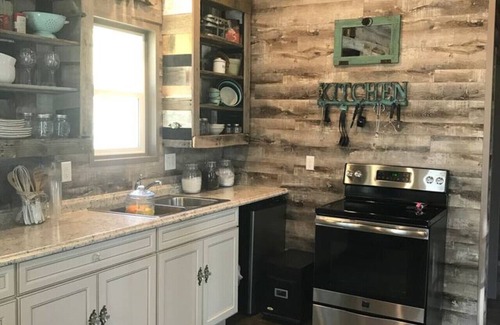 Palisades House | Tiny House -Valley Village