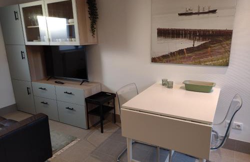 Westkapelle Apartment | TINY STUDIO BATAVIA adults only Bed by the Sea