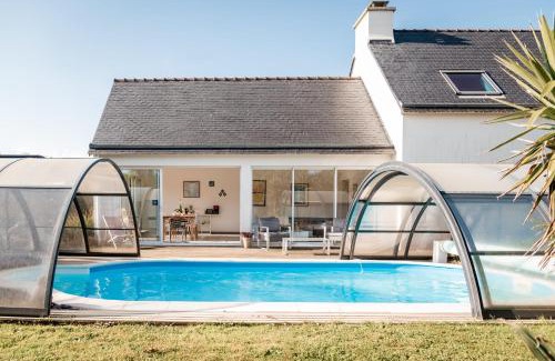 Plovan House | Tipoz'Immo - house with private pool - bed linen included - enclosed ground