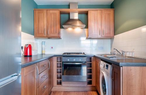Belfast Apartment | Titanic View Penthouse - Gated complex - Parking