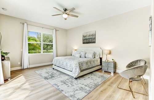 Central Naples Hotel | Tivoli: Private Pool, Hot Tub & Amenities