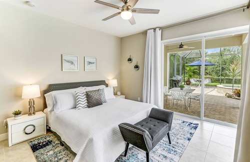 Central Naples Hotel | Tivoli: Private Pool, Hot Tub & Amenities