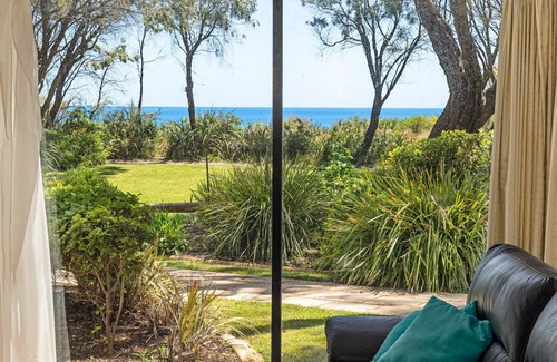 Broadwater Resort | To The Beach - Unit 2