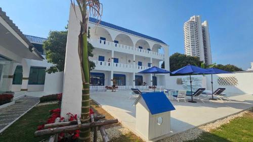 Na Chom Thian Hotel | To The Sea by Belvilla