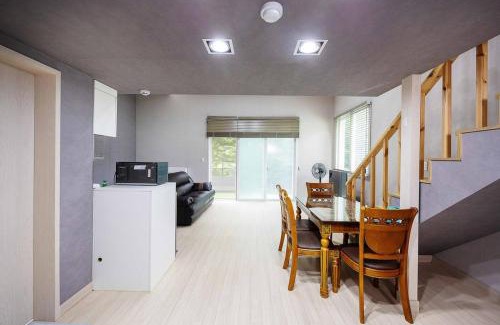 Gwangju House | Toechon Cheonjinam Pension