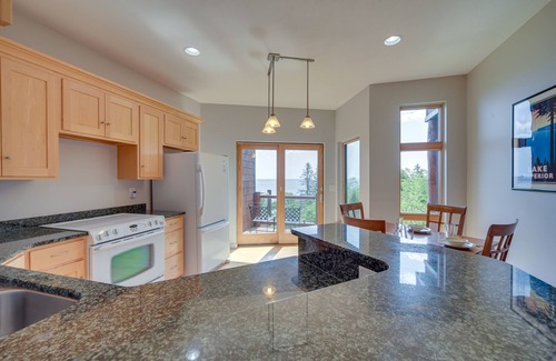 Tofte Apartment | Tofte Tranquility: Lakefront Townhome w/Balcony!