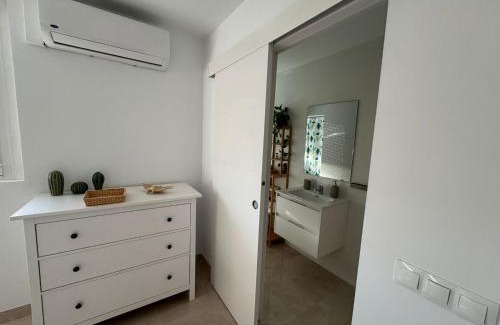 Almeria House | Tokyo Rooms Monsul Habitación PREMIUM con baño privado