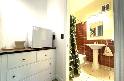 Manchester Center Hotel | Toll Road Inn