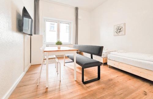 Hochfeld Apartment | Tolstov Apartments - 2 Zimmer Wohnung mit Terrasse - 25 Min Messe DUS
