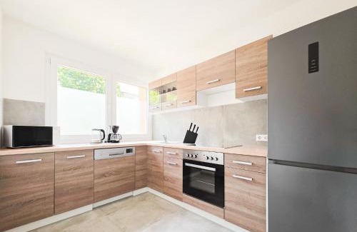Buchholz Apartment | Tolstov Apartments - 3 Room Apartments with Balcony - 25 min Messe DUS