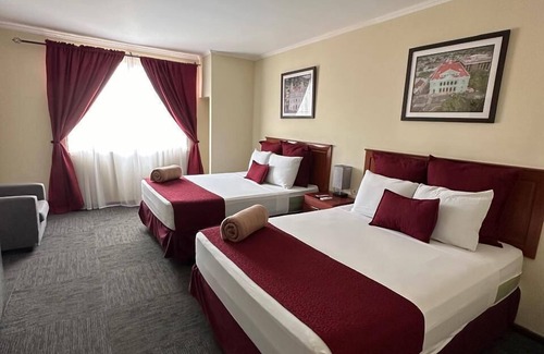 Santa Ana Hotel | Tolteka Plaza