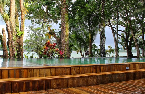 Livingston House | ☀Tom's Paradise: River Front View, Private Pool, A/C + Free Breakfast