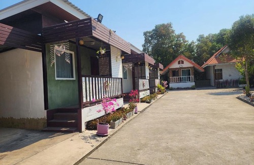 Hua Hin Resort | Ton Hom Pool Party