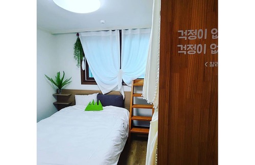 Yanghwa House | Tongyeong Slobbie Guest House